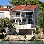 Vila Ruzmarin *